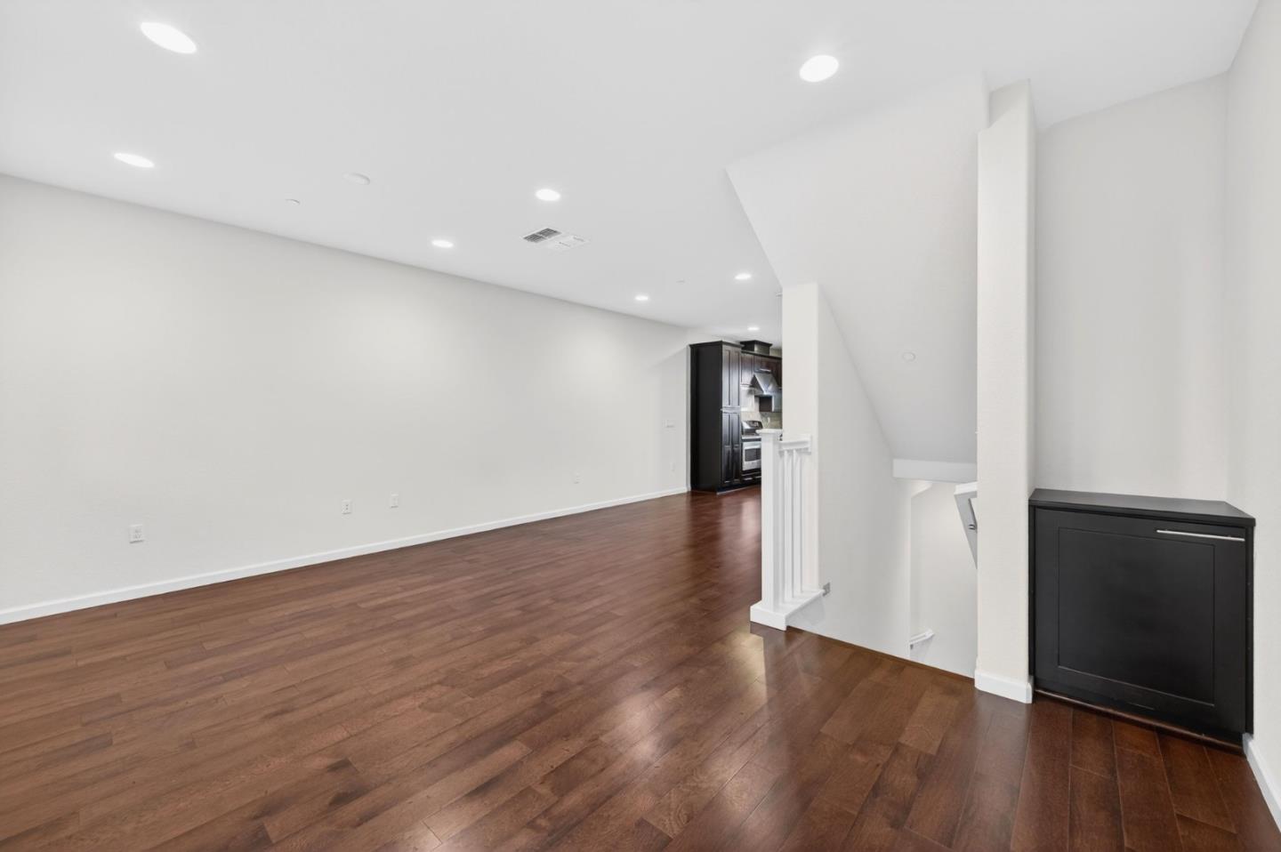 Detail Gallery Image 12 of 76 For 890 White Moonstone Loop, San Jose,  CA 95123 - 3 Beds | 3/1 Baths