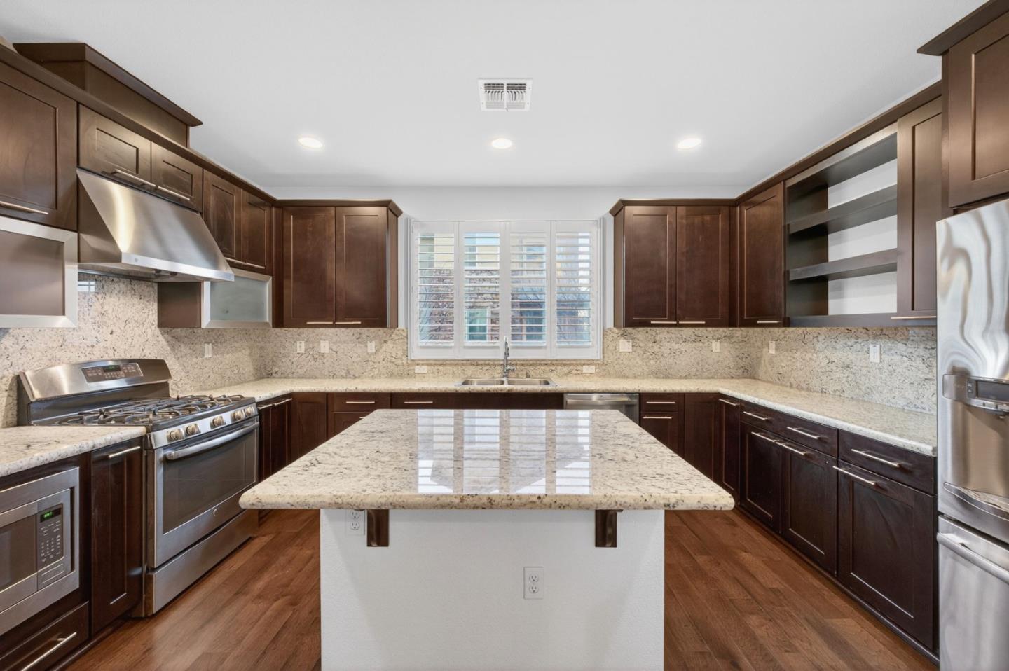 Detail Gallery Image 16 of 76 For 890 White Moonstone Loop, San Jose,  CA 95123 - 3 Beds | 3/1 Baths