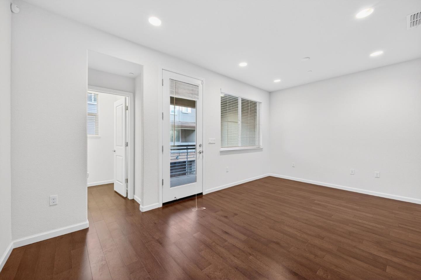 Detail Gallery Image 17 of 76 For 890 White Moonstone Loop, San Jose,  CA 95123 - 3 Beds | 3/1 Baths