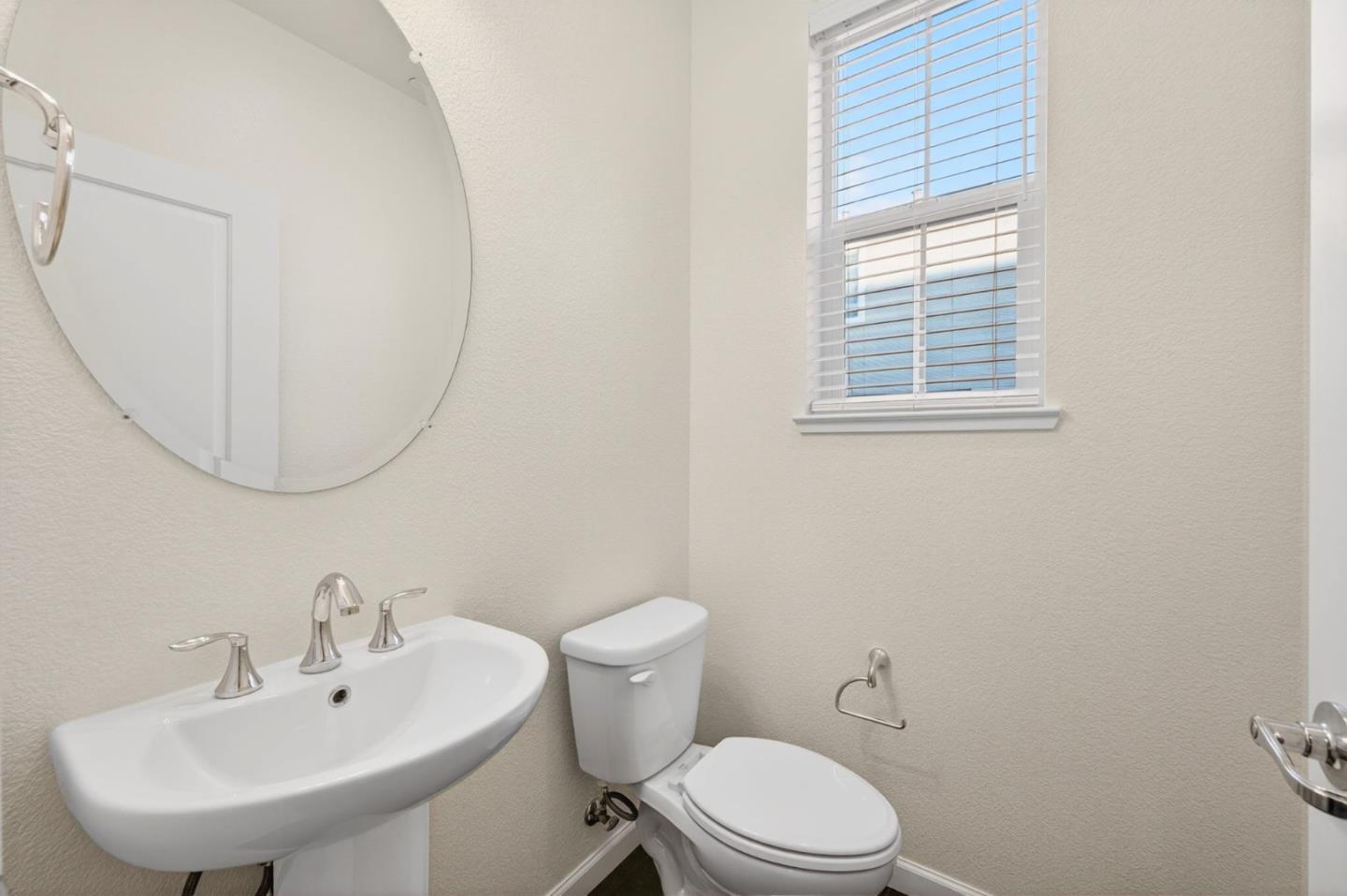 Detail Gallery Image 19 of 76 For 890 White Moonstone Loop, San Jose,  CA 95123 - 3 Beds | 3/1 Baths