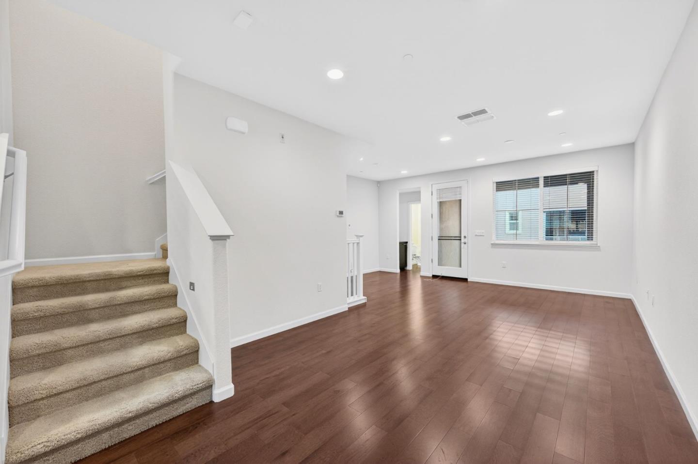 Detail Gallery Image 20 of 76 For 890 White Moonstone Loop, San Jose,  CA 95123 - 3 Beds | 3/1 Baths