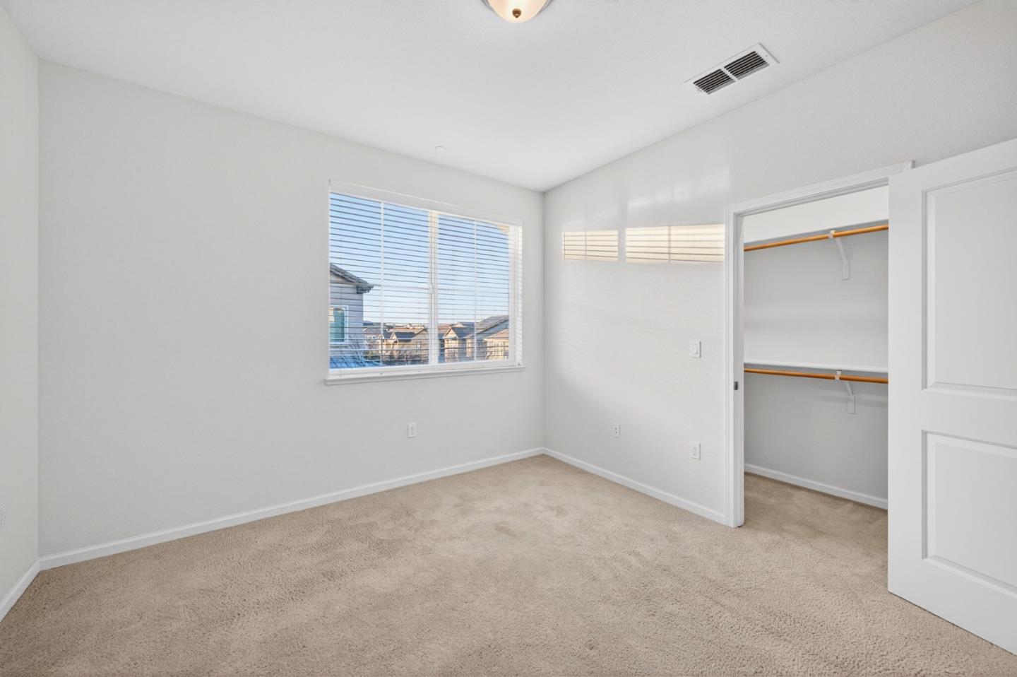 Detail Gallery Image 21 of 76 For 890 White Moonstone Loop, San Jose,  CA 95123 - 3 Beds | 3/1 Baths