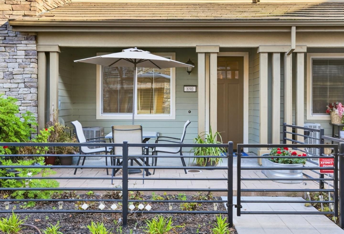 Detail Gallery Image 3 of 76 For 890 White Moonstone Loop, San Jose,  CA 95123 - 3 Beds | 3/1 Baths