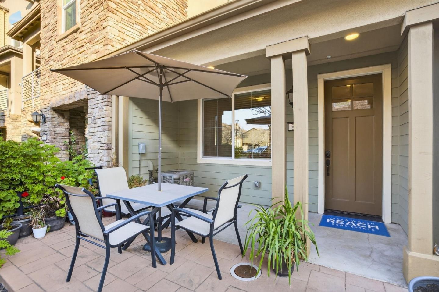 Detail Gallery Image 5 of 76 For 890 White Moonstone Loop, San Jose,  CA 95123 - 3 Beds | 3/1 Baths