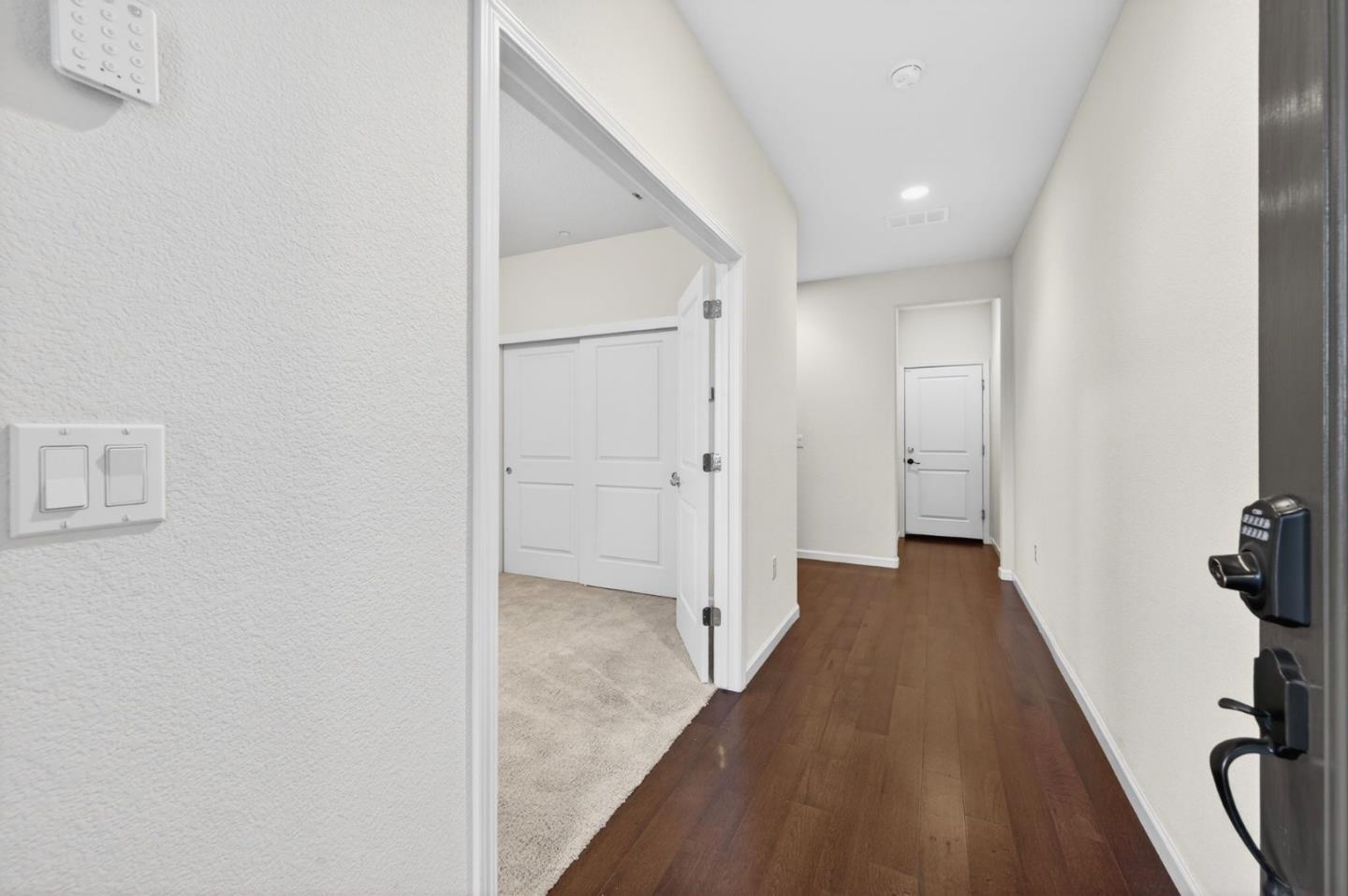 Detail Gallery Image 6 of 76 For 890 White Moonstone Loop, San Jose,  CA 95123 - 3 Beds | 3/1 Baths