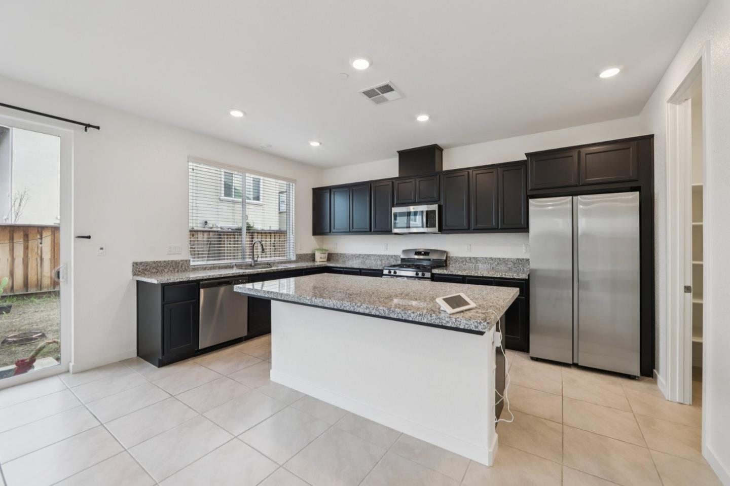 Detail Gallery Image 23 of 28 For 5465 Guenoc Valley Ln, Antioch,  CA 94531 - 4 Beds | 3 Baths