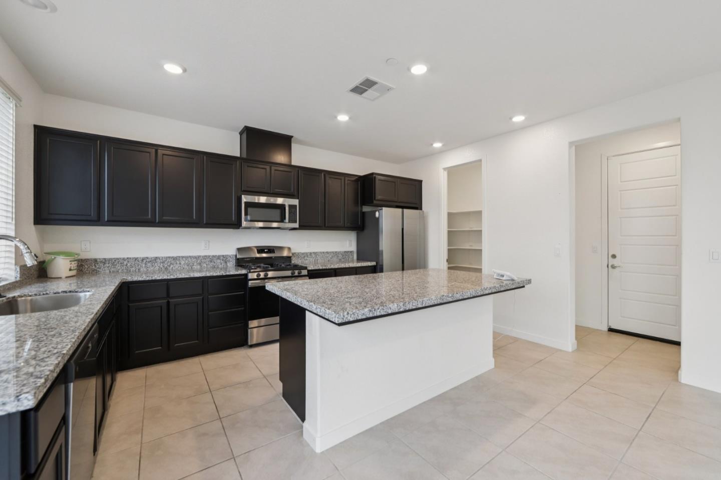 Detail Gallery Image 24 of 28 For 5465 Guenoc Valley Ln, Antioch,  CA 94531 - 4 Beds | 3 Baths