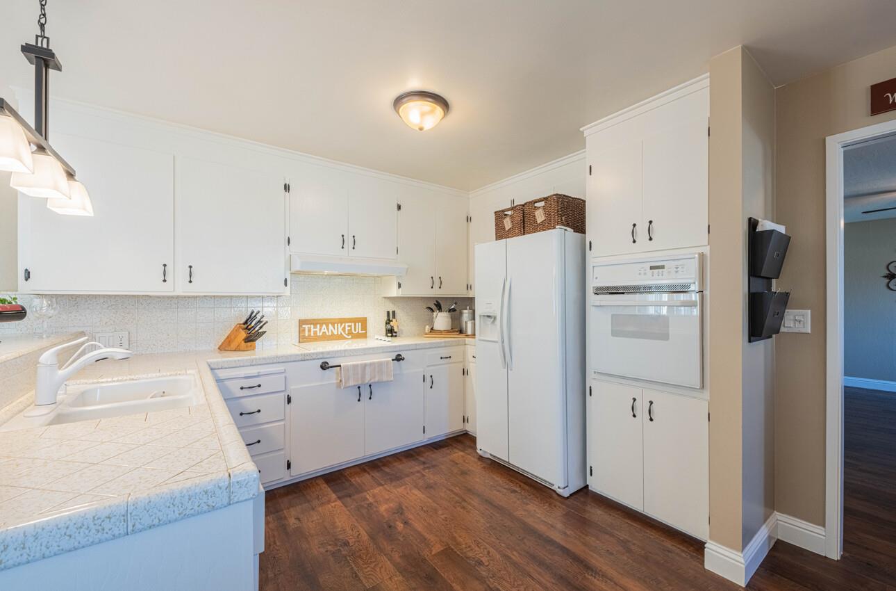 Detail Gallery Image 11 of 33 For 520 La Mesa Dr, Salinas,  CA 93901 - 3 Beds | 2 Baths