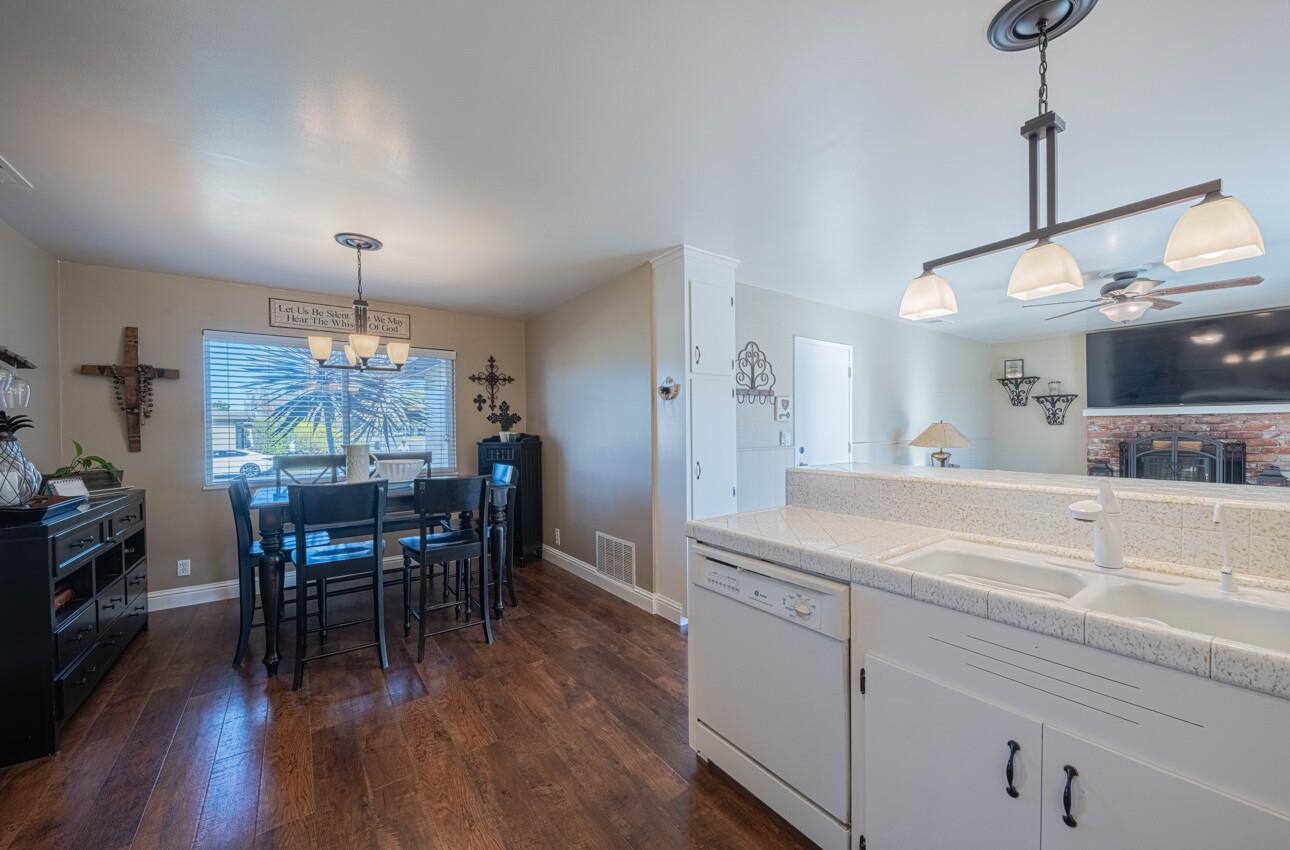 Detail Gallery Image 12 of 33 For 520 La Mesa Dr, Salinas,  CA 93901 - 3 Beds | 2 Baths