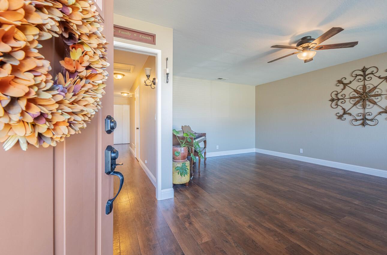 Detail Gallery Image 2 of 33 For 520 La Mesa Dr, Salinas,  CA 93901 - 3 Beds | 2 Baths