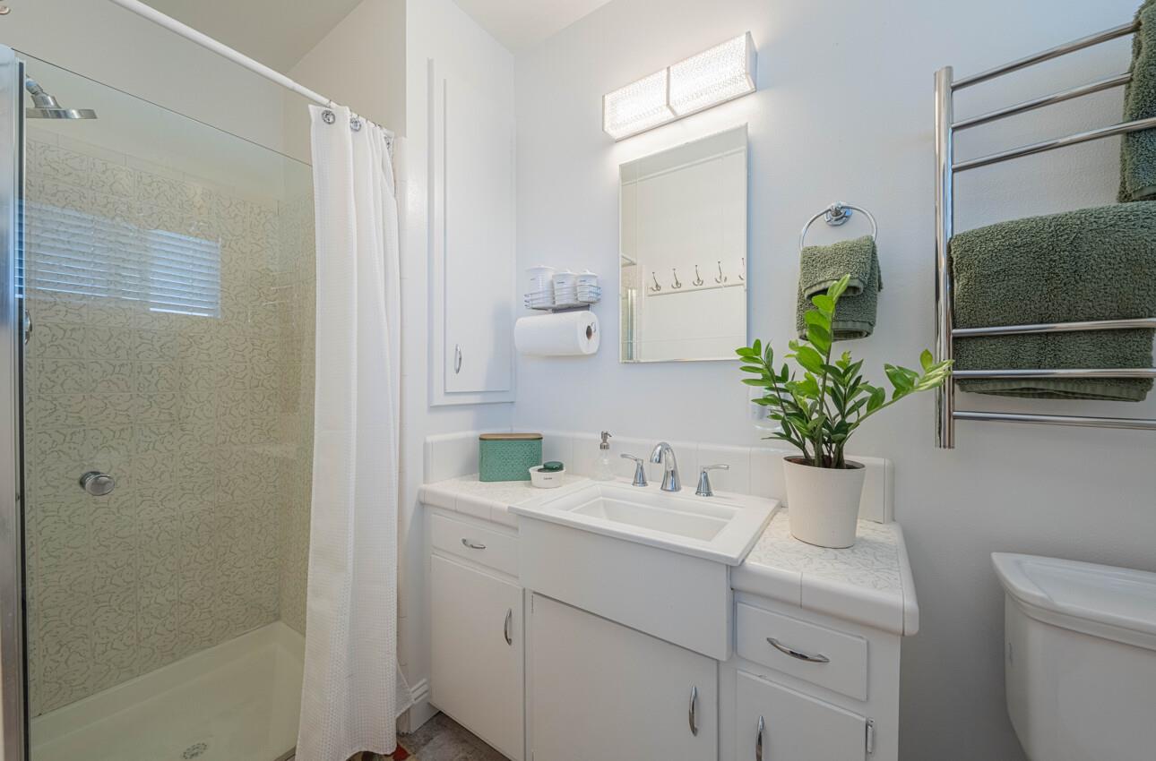 Detail Gallery Image 21 of 33 For 520 La Mesa Dr, Salinas,  CA 93901 - 3 Beds | 2 Baths