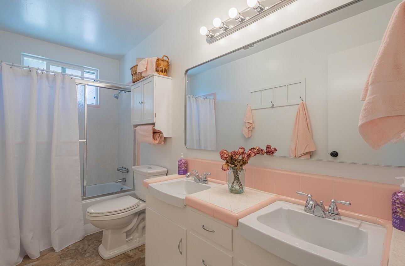 Detail Gallery Image 26 of 33 For 520 La Mesa Dr, Salinas,  CA 93901 - 3 Beds | 2 Baths