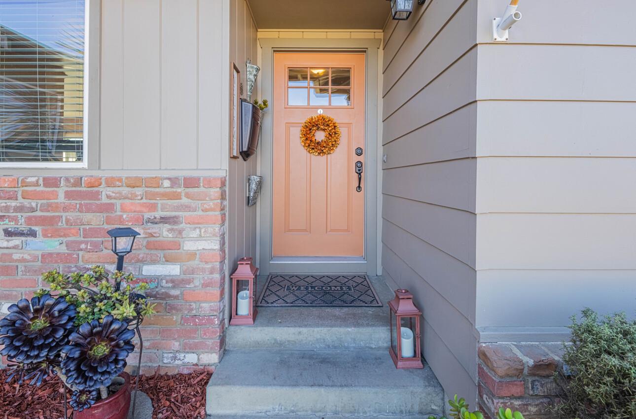 Detail Gallery Image 5 of 33 For 520 La Mesa Dr, Salinas,  CA 93901 - 3 Beds | 2 Baths