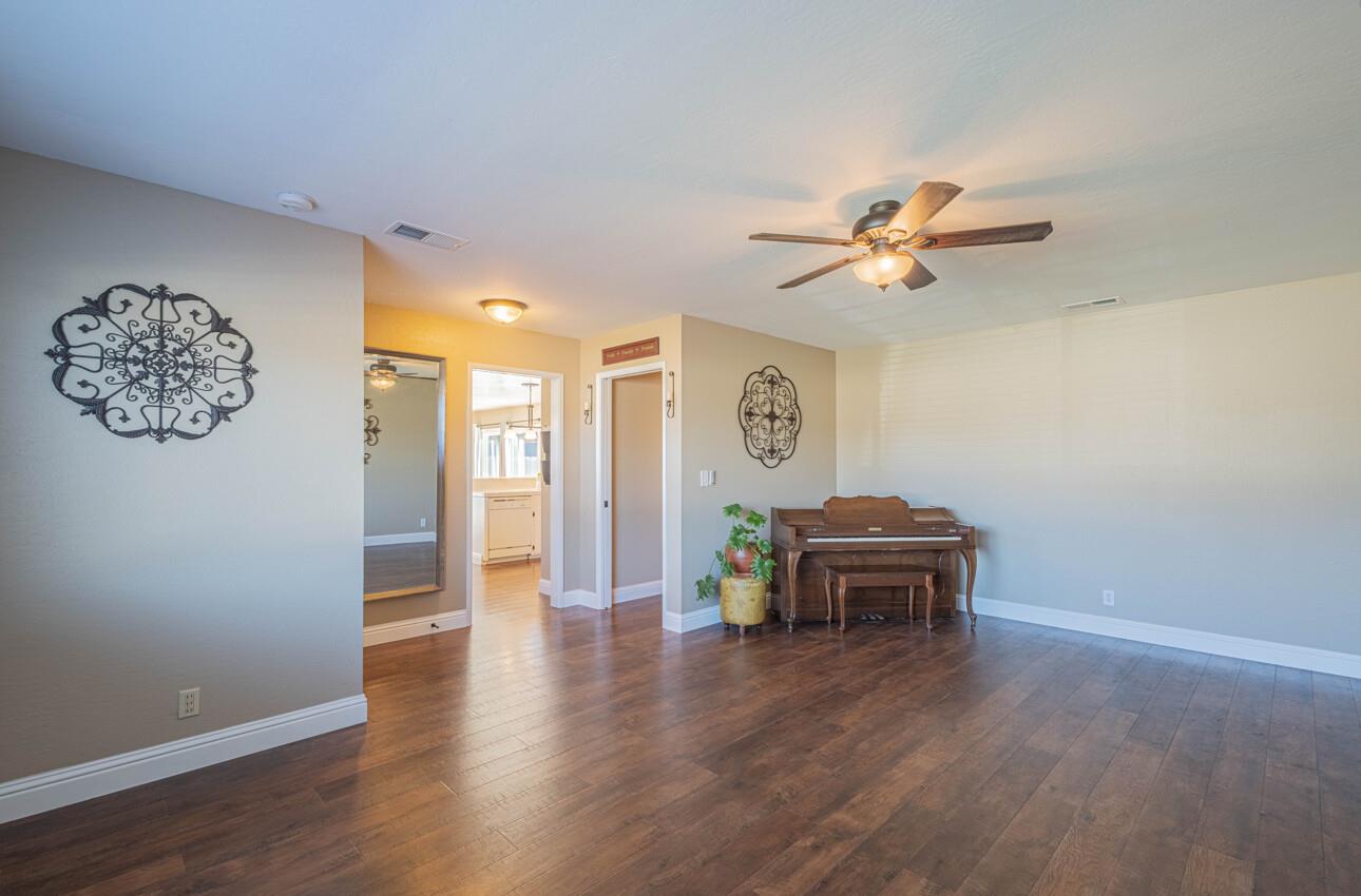 Detail Gallery Image 8 of 33 For 520 La Mesa Dr, Salinas,  CA 93901 - 3 Beds | 2 Baths