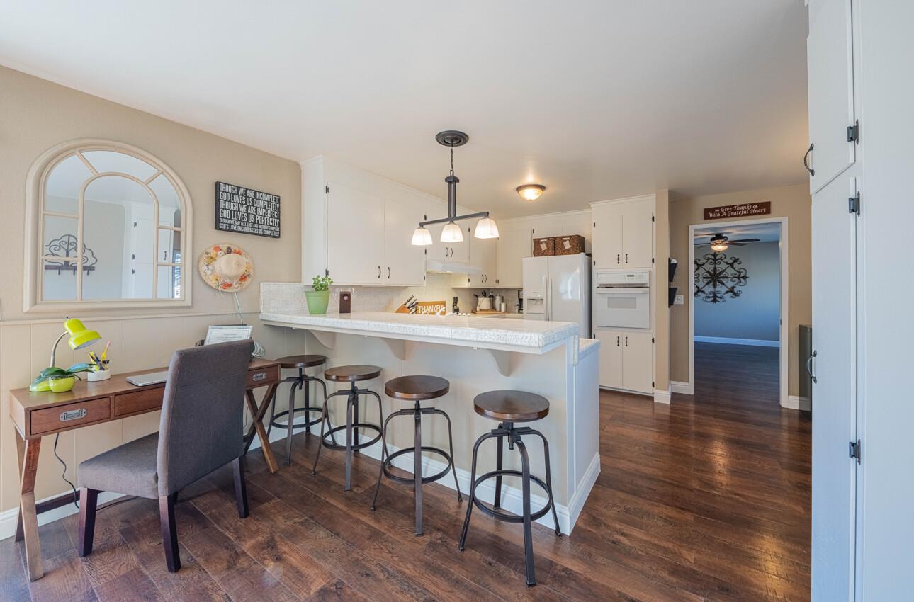 Detail Gallery Image 9 of 33 For 520 La Mesa Dr, Salinas,  CA 93901 - 3 Beds | 2 Baths