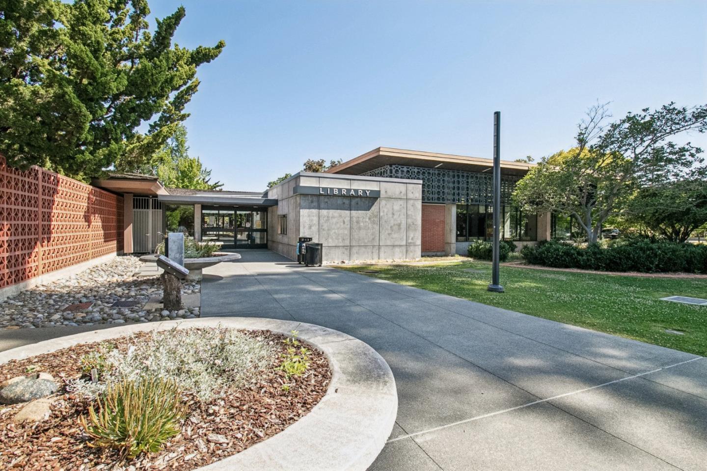 Detail Gallery Image 111 of 122 For 2200 Saint Francis Dr, Palo Alto,  CA 94303 - 4 Beds | 4/1 Baths