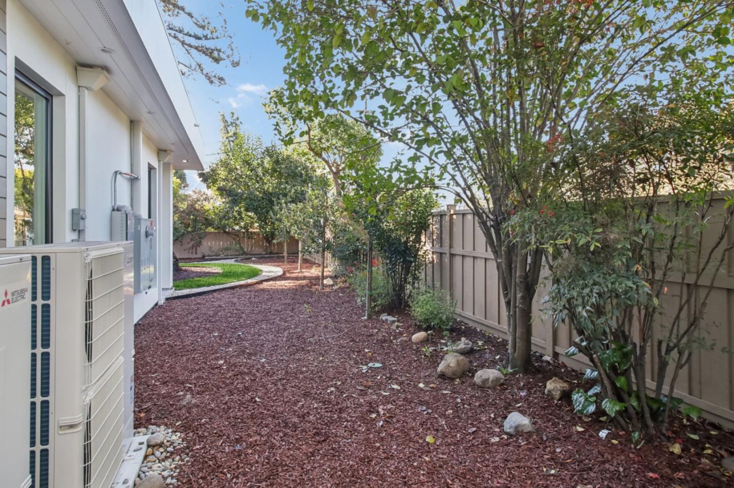 Detail Gallery Image 92 of 122 For 2200 Saint Francis Dr, Palo Alto,  CA 94303 - 4 Beds | 4/1 Baths