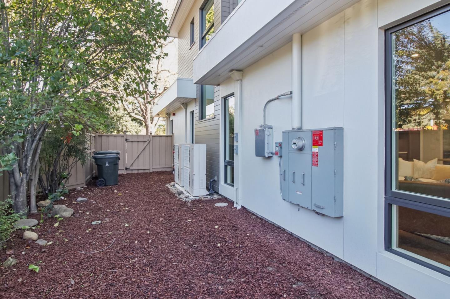 Detail Gallery Image 95 of 122 For 2200 Saint Francis Dr, Palo Alto,  CA 94303 - 4 Beds | 4/1 Baths