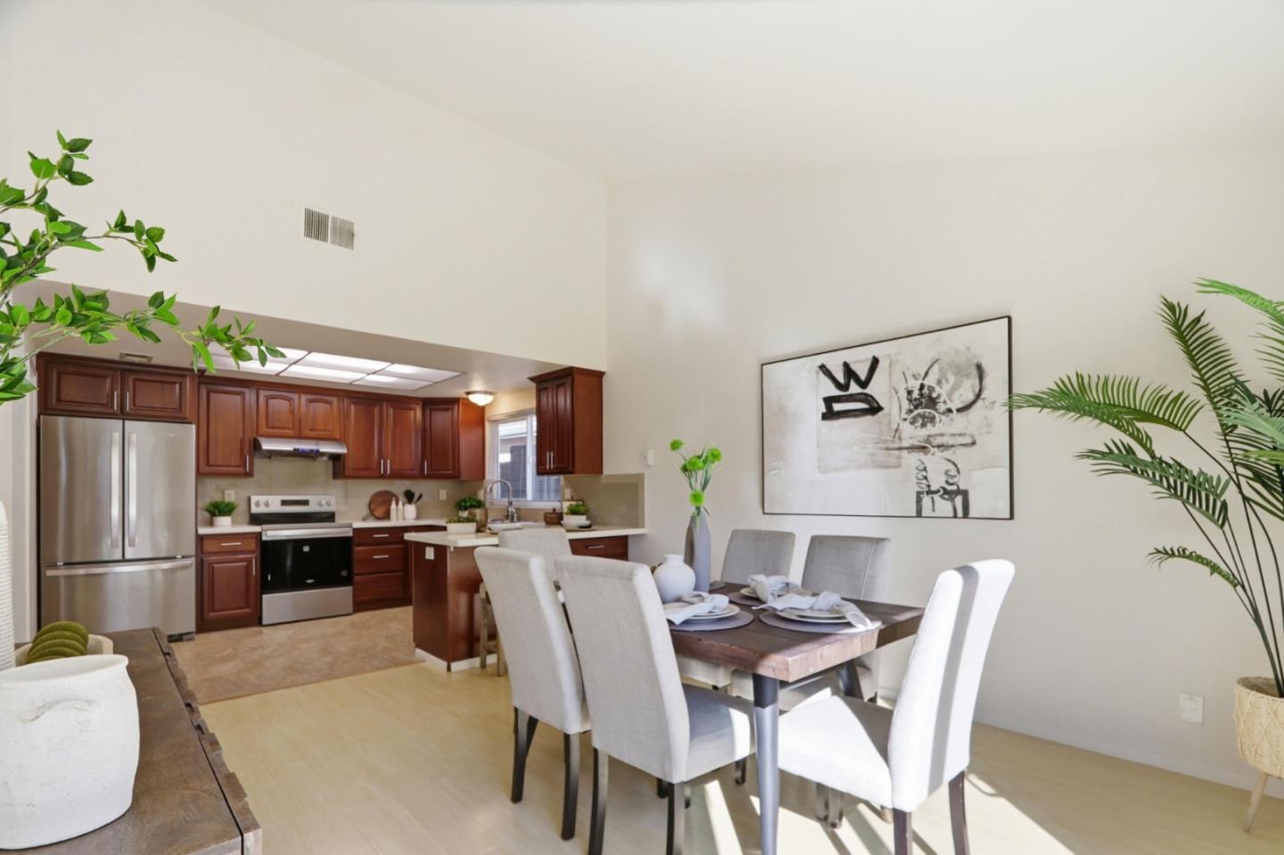 Detail Gallery Image 12 of 28 For 1586 Redfield Ct, San Jose,  CA 95121 - 3 Beds | 2 Baths