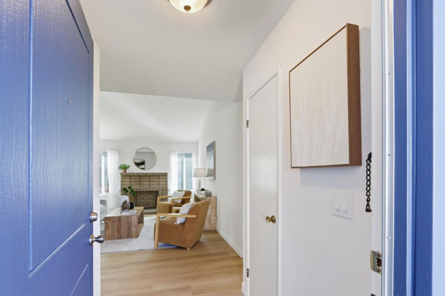 Detail Gallery Image 3 of 28 For 1586 Redfield Ct, San Jose,  CA 95121 - 3 Beds | 2 Baths