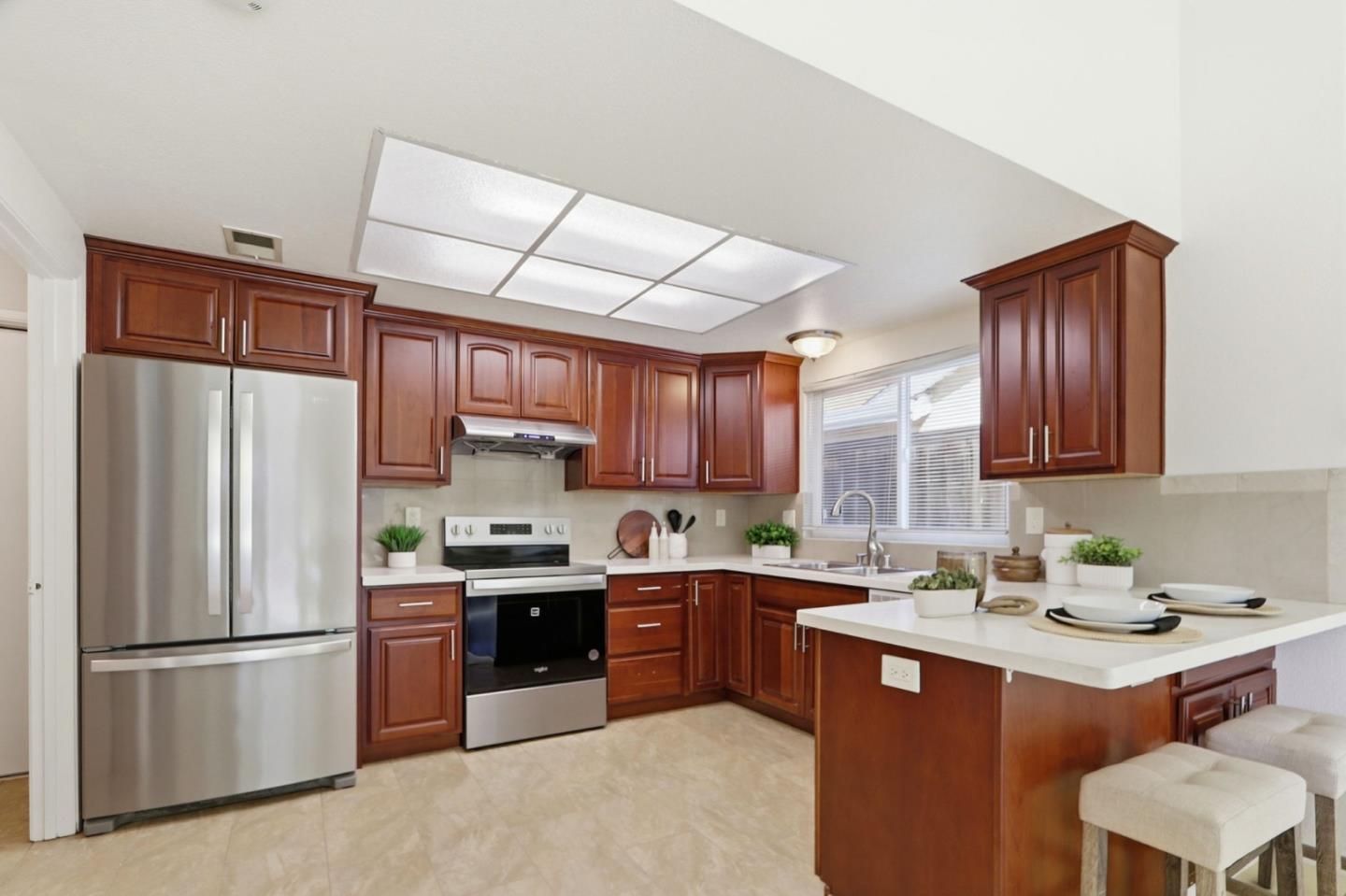 Detail Gallery Image 9 of 28 For 1586 Redfield Ct, San Jose,  CA 95121 - 3 Beds | 2 Baths