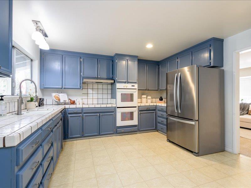 Detail Gallery Image 8 of 30 For 11 Krista Ln, San Carlos,  CA 94070 - 3 Beds | 2/1 Baths