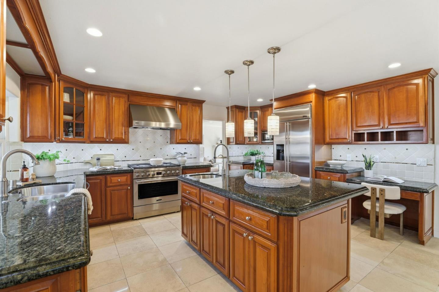 Detail Gallery Image 12 of 38 For 2809 Toyon Dr, Santa Clara,  CA 95051 - 5 Beds | 2/1 Baths