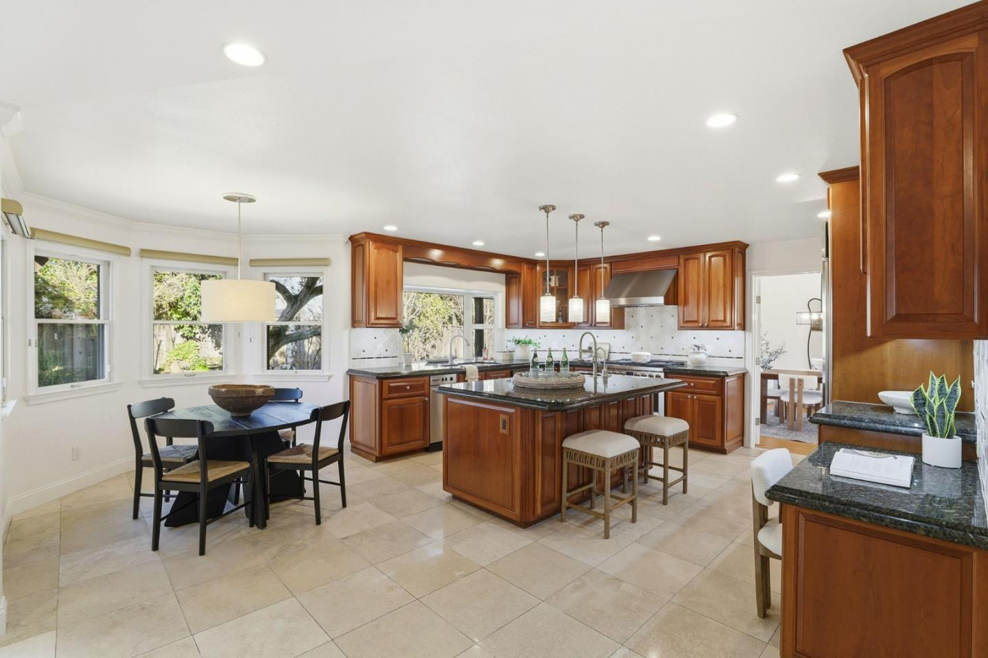 Detail Gallery Image 8 of 38 For 2809 Toyon Dr, Santa Clara,  CA 95051 - 5 Beds | 2/1 Baths