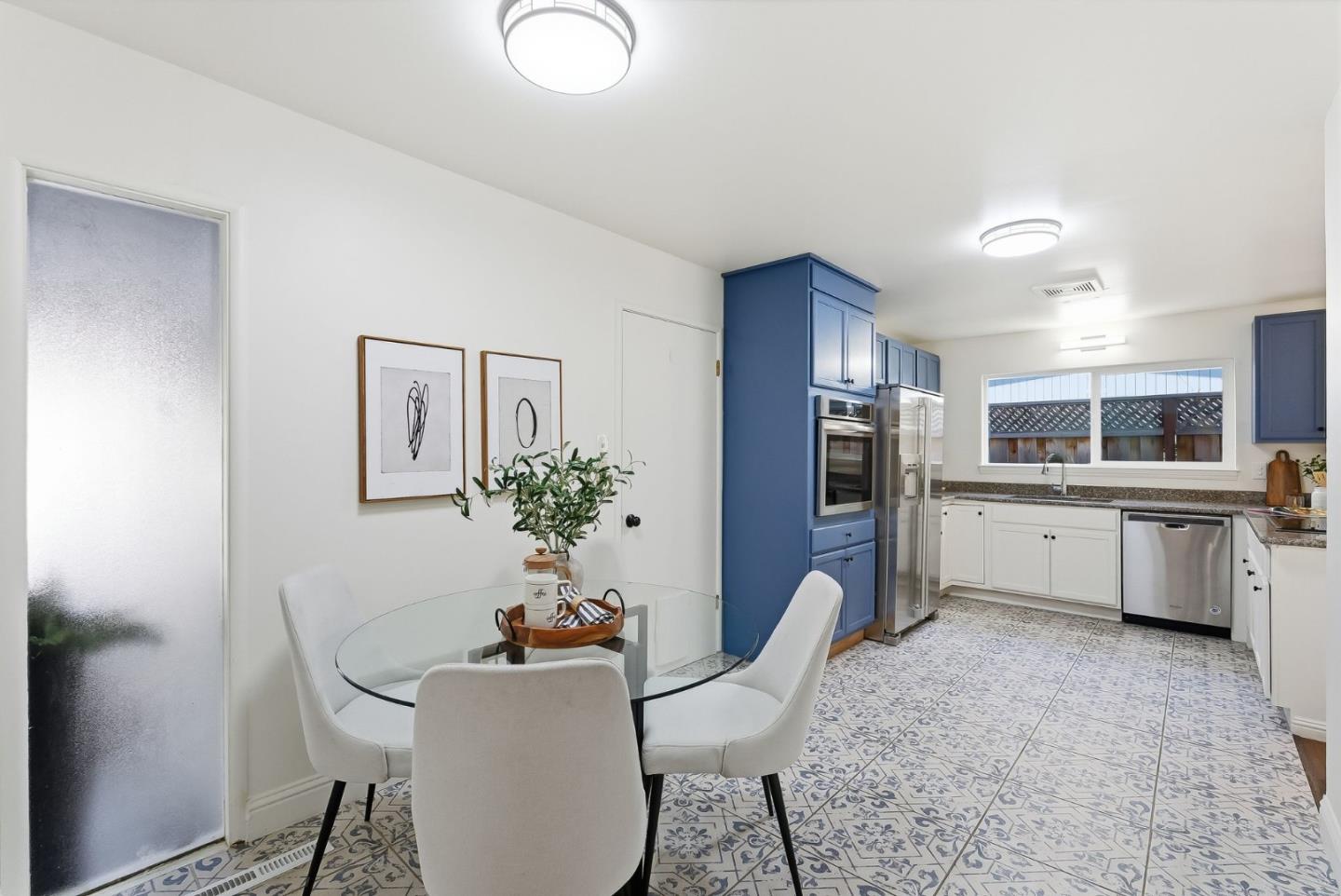 Detail Gallery Image 12 of 26 For 2157 Harkins Ave, Menlo Park,  CA 94025 - 3 Beds | 2 Baths