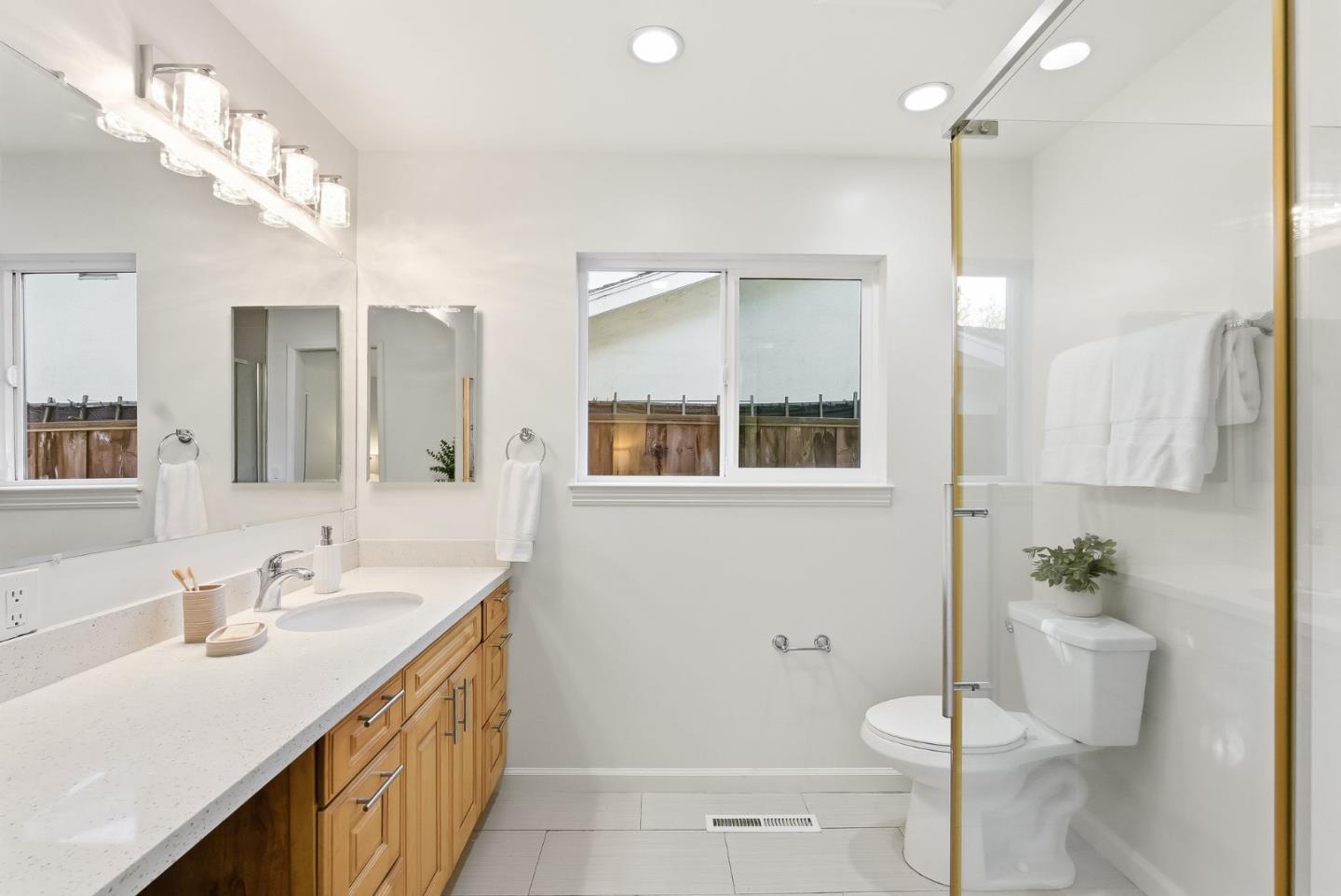 Detail Gallery Image 16 of 26 For 2157 Harkins Ave, Menlo Park,  CA 94025 - 3 Beds | 2 Baths