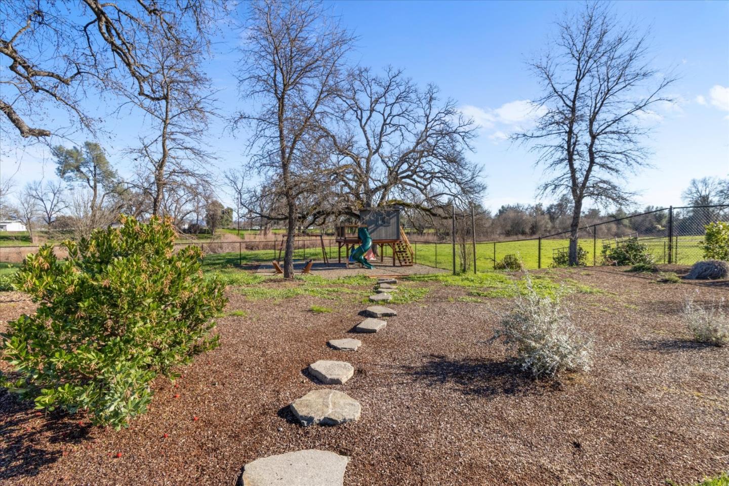 Detail Gallery Image 35 of 47 For 22215 Grand Estates Dr, Palo Cedro,  CA 96073 - 3 Beds | 3 Baths