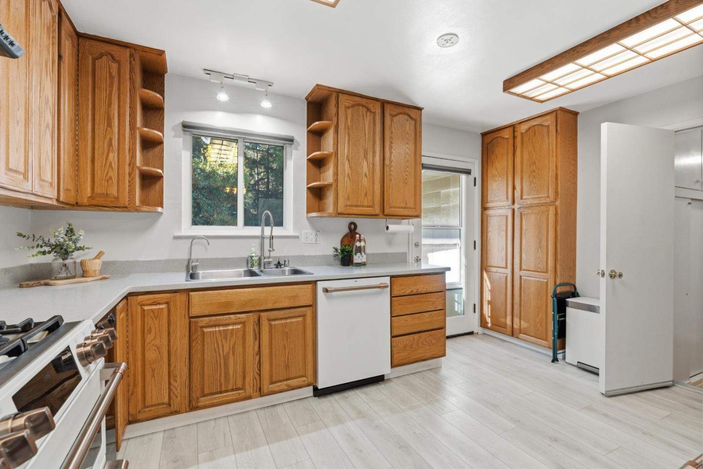 Detail Gallery Image 10 of 70 For 165 Orchard Dr, Boulder Creek,  CA 95006 - 3 Beds | 3 Baths