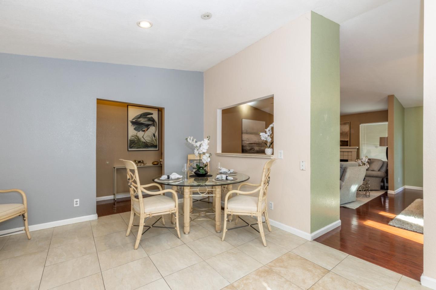Detail Gallery Image 10 of 33 For 581 Arbour Ln, Hollister,  CA 95023 - 3 Beds | 2 Baths