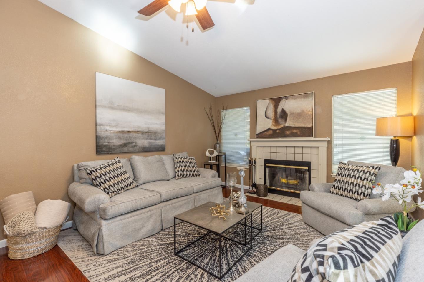 Detail Gallery Image 11 of 33 For 581 Arbour Ln, Hollister,  CA 95023 - 3 Beds | 2 Baths