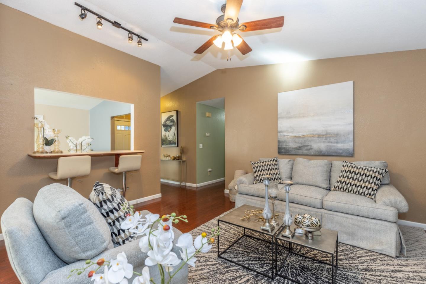 Detail Gallery Image 13 of 33 For 581 Arbour Ln, Hollister,  CA 95023 - 3 Beds | 2 Baths