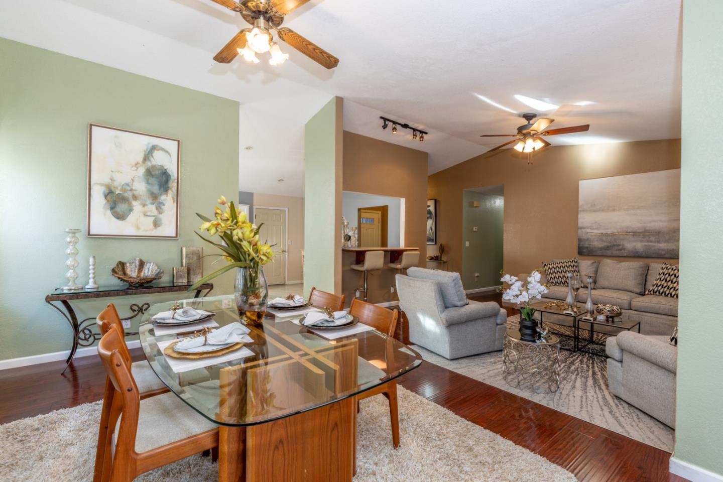 Detail Gallery Image 14 of 33 For 581 Arbour Ln, Hollister,  CA 95023 - 3 Beds | 2 Baths