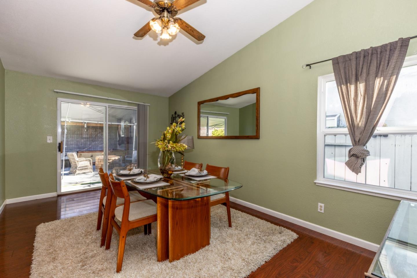 Detail Gallery Image 15 of 33 For 581 Arbour Ln, Hollister,  CA 95023 - 3 Beds | 2 Baths