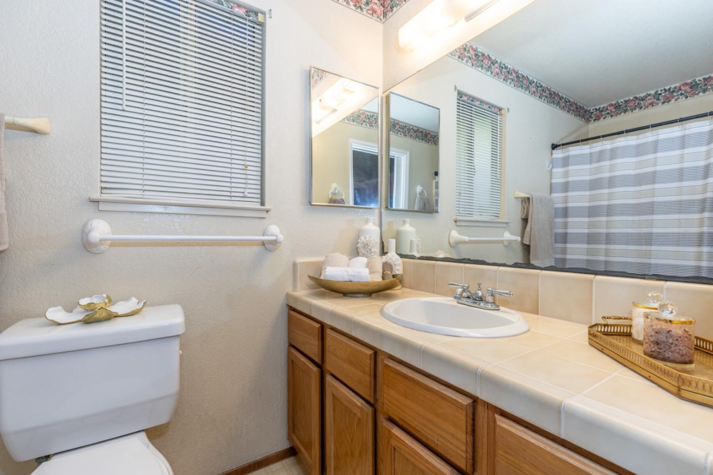 Detail Gallery Image 20 of 33 For 581 Arbour Ln, Hollister,  CA 95023 - 3 Beds | 2 Baths