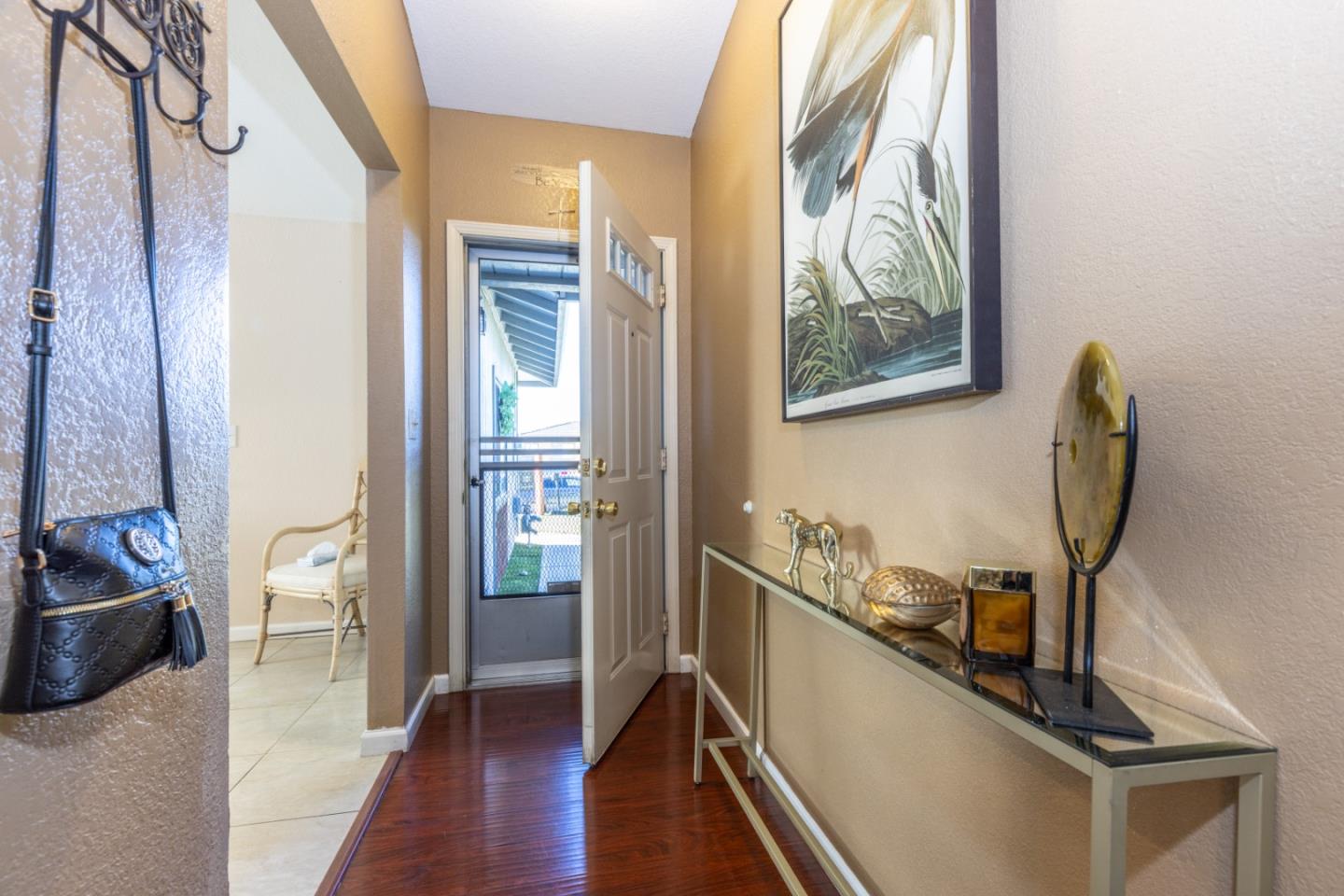 Detail Gallery Image 5 of 33 For 581 Arbour Ln, Hollister,  CA 95023 - 3 Beds | 2 Baths