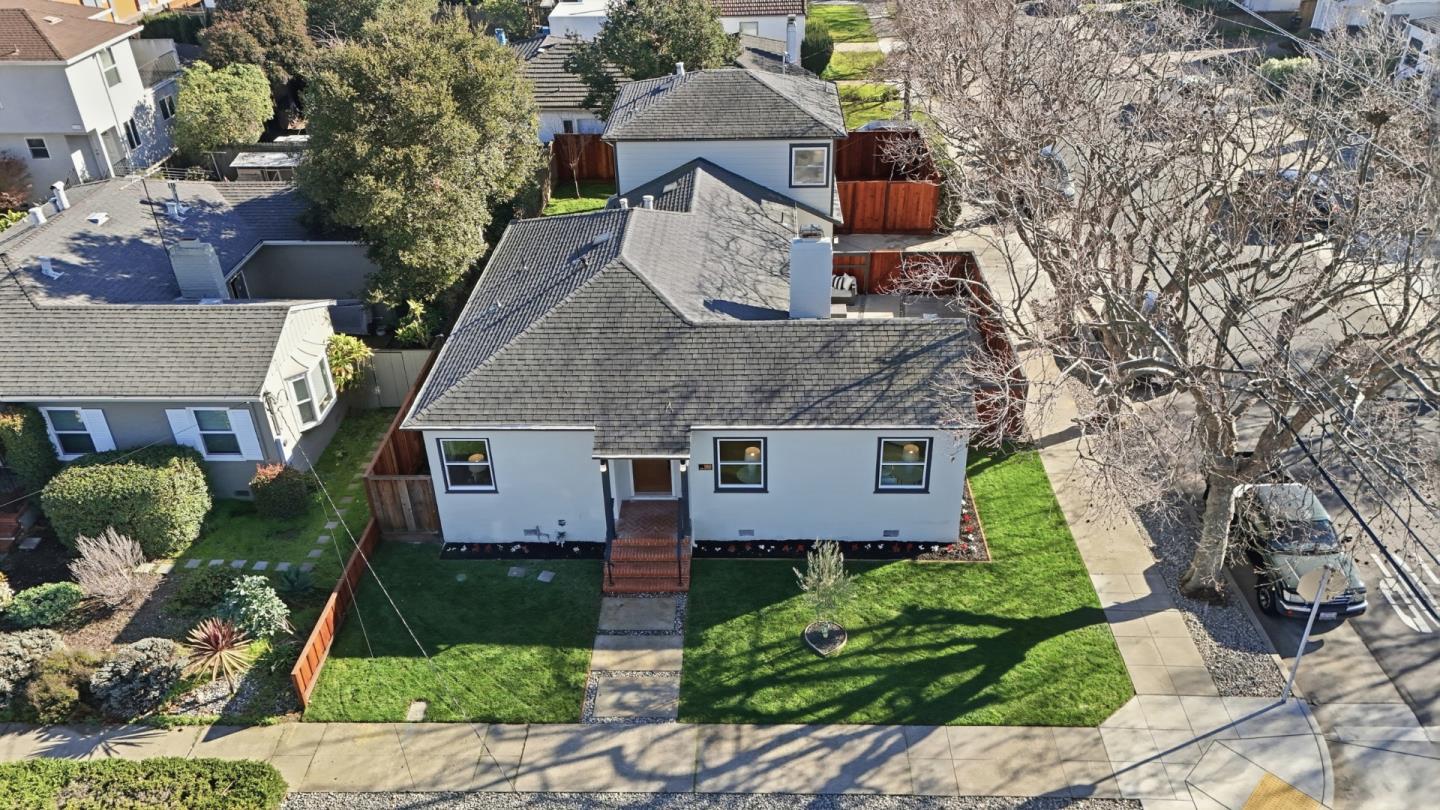 Detail Gallery Image 3 of 42 For 1100 9th Ave, San Mateo,  CA 94402 - 3 Beds | 3/1 Baths