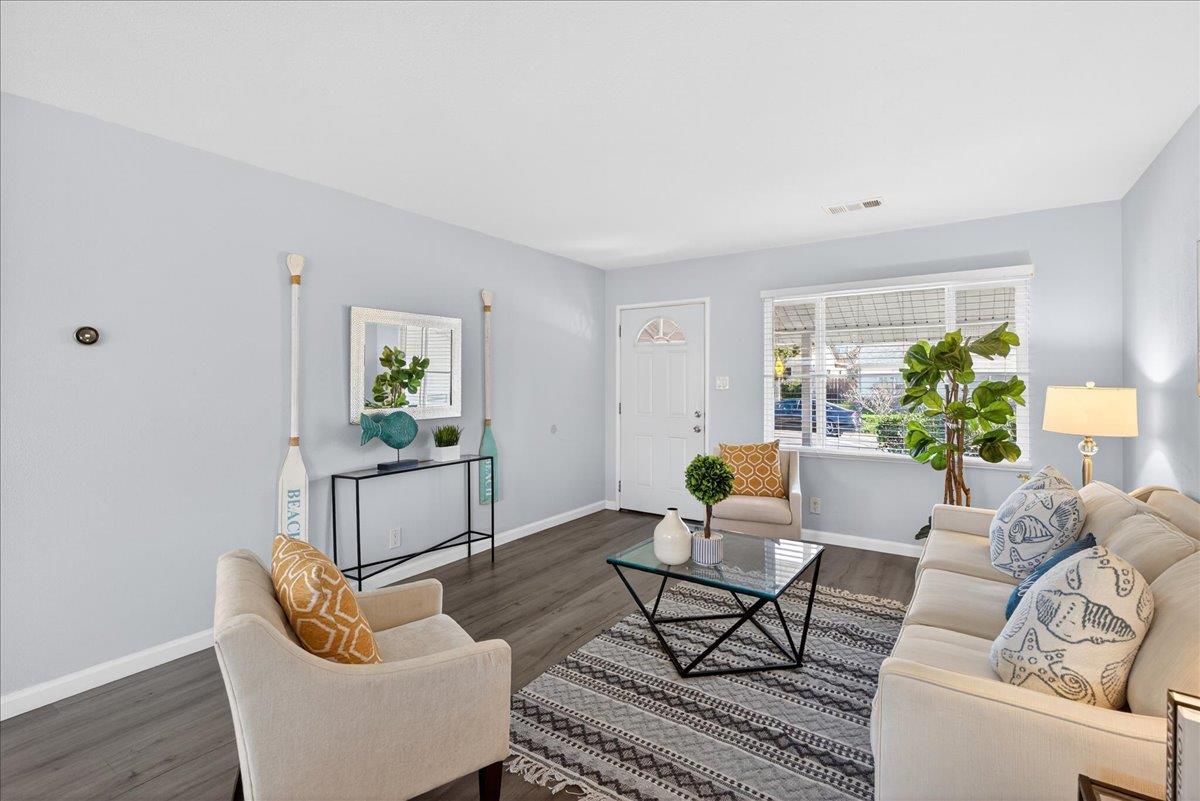 Detail Gallery Image 10 of 42 For 19373 San Miguel Ave, Castro Valley,  CA 94546 - 5 Beds | 3 Baths