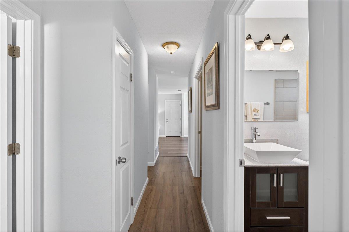 Detail Gallery Image 19 of 42 For 19373 San Miguel Ave, Castro Valley,  CA 94546 - 5 Beds | 3 Baths