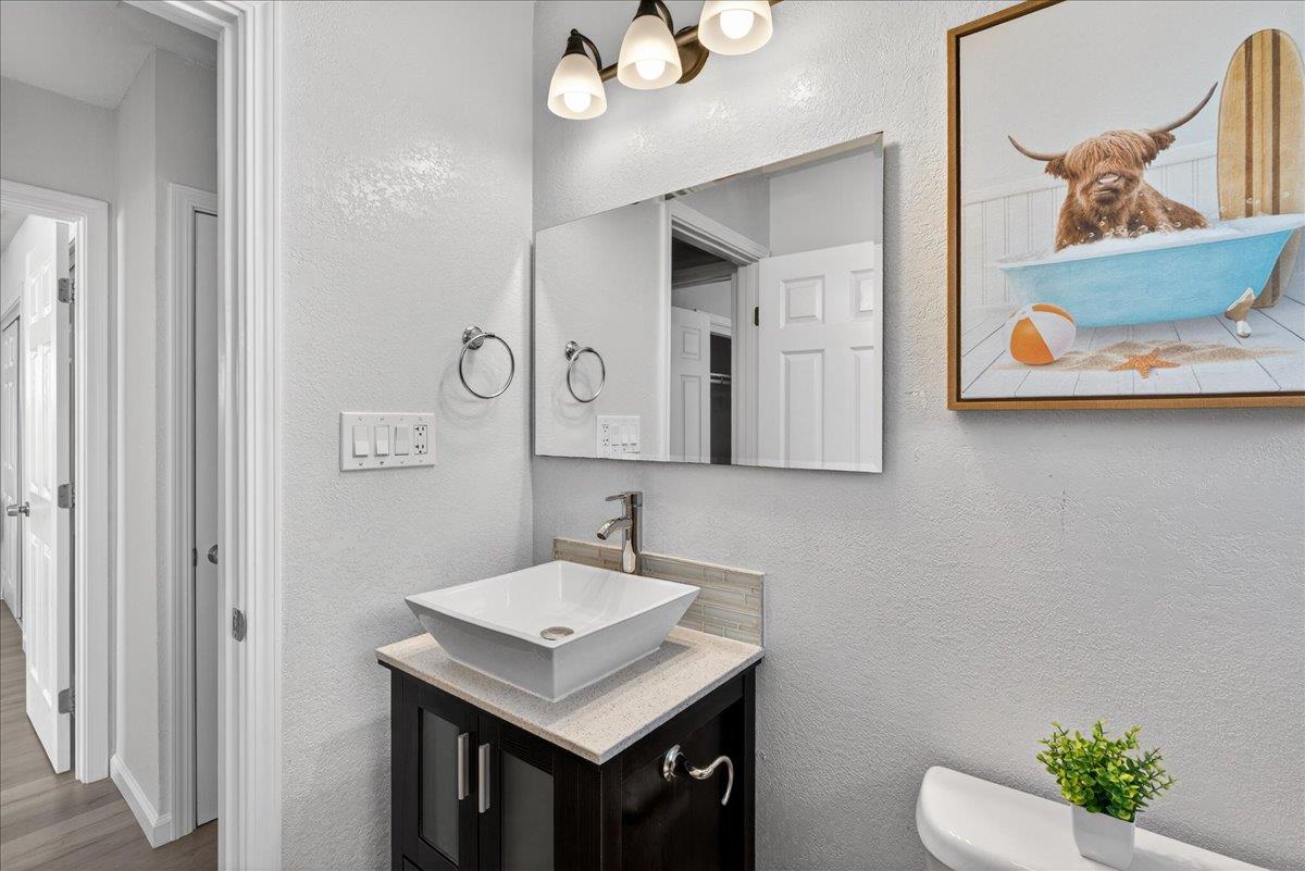 Detail Gallery Image 25 of 42 For 19373 San Miguel Ave, Castro Valley,  CA 94546 - 5 Beds | 3 Baths