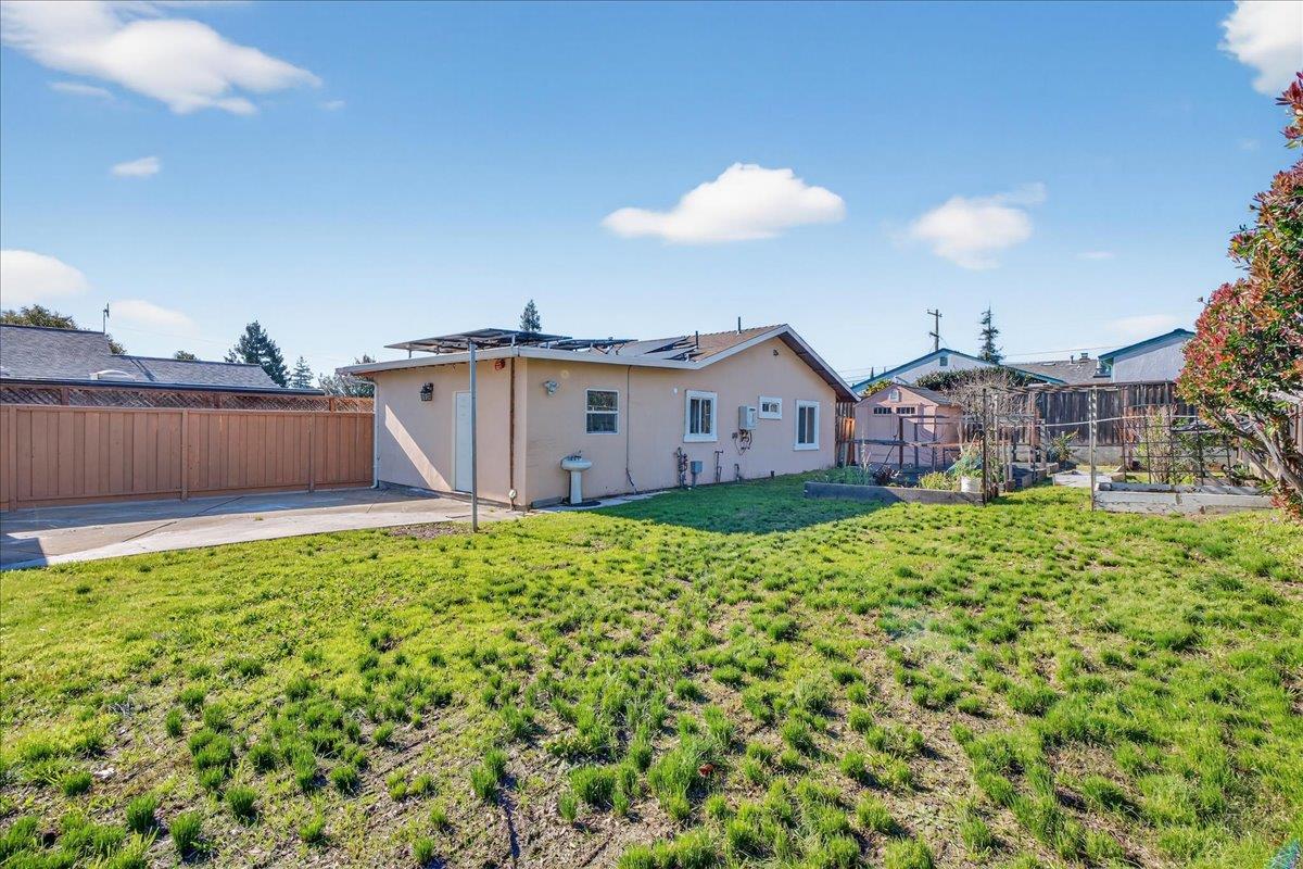 Detail Gallery Image 3 of 42 For 19373 San Miguel Ave, Castro Valley,  CA 94546 - 5 Beds | 3 Baths