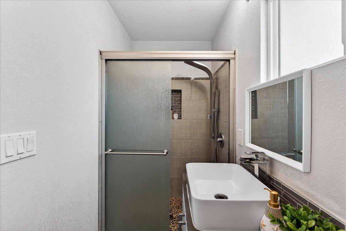 Detail Gallery Image 34 of 42 For 19373 San Miguel Ave, Castro Valley,  CA 94546 - 5 Beds | 3 Baths