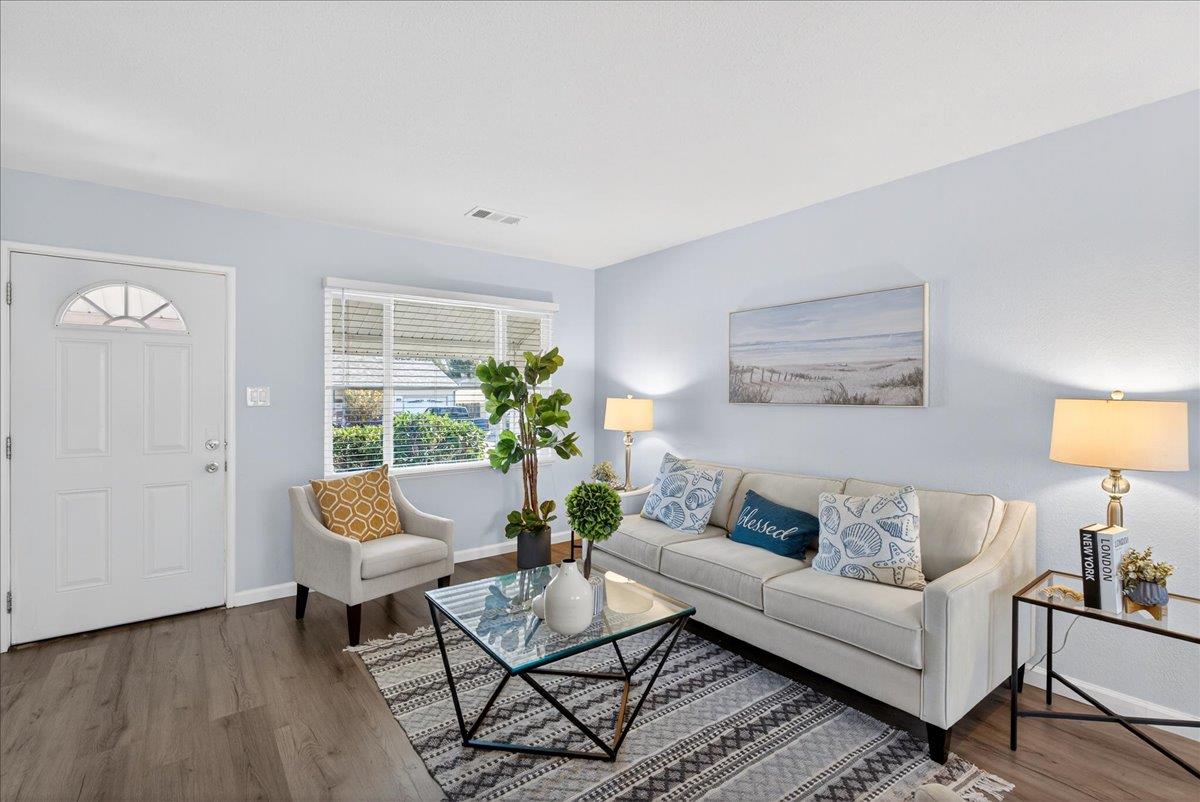 Detail Gallery Image 9 of 42 For 19373 San Miguel Ave, Castro Valley,  CA 94546 - 5 Beds | 3 Baths