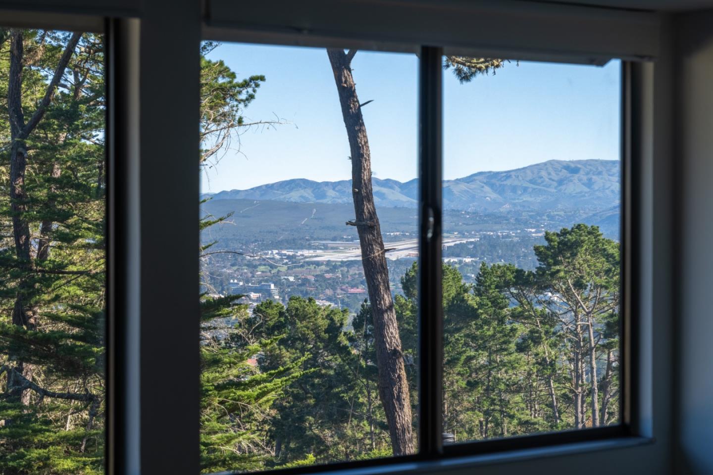 Detail Gallery Image 11 of 18 For 70 Forest Ridge Rd #22,  Monterey,  CA 93940 - 2 Beds | 2/1 Baths