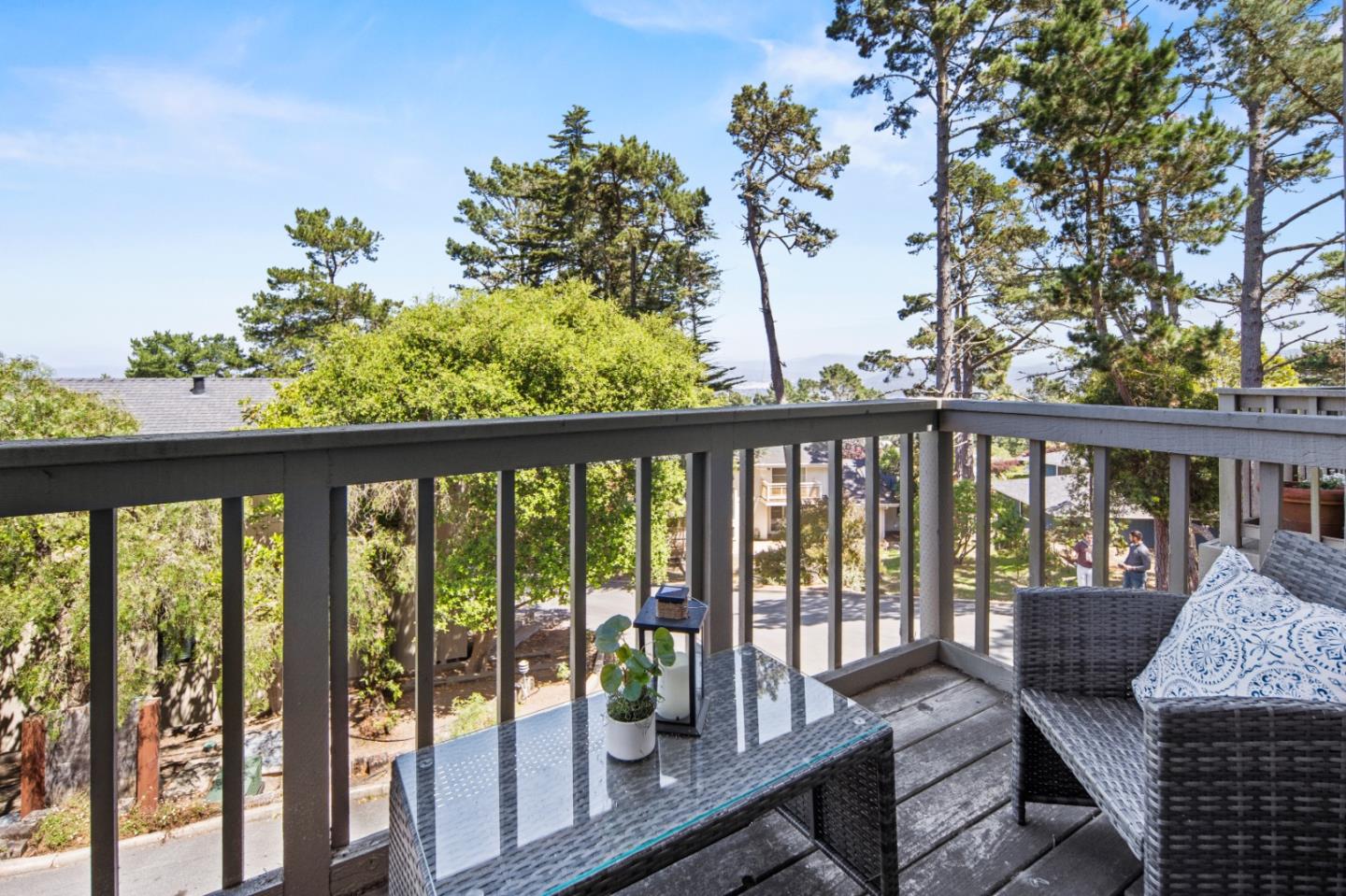 Detail Gallery Image 4 of 18 For 70 Forest Ridge Rd #22,  Monterey,  CA 93940 - 2 Beds | 2/1 Baths