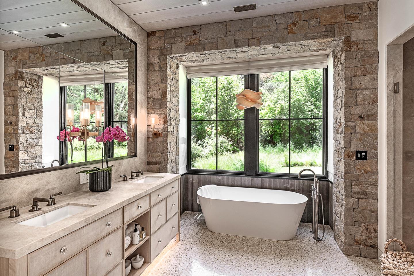 Detail Gallery Image 9 of 22 For 3490 Tripp Rd, Woodside,  CA 94062 - 5 Beds | 5/3 Baths