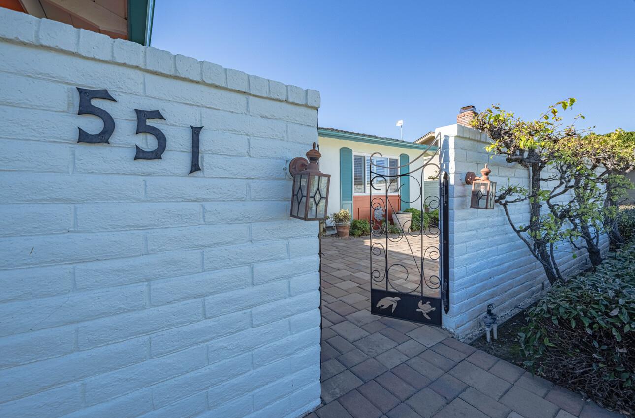 Detail Gallery Image 2 of 39 For 551 San Felipe St, Salinas,  CA 93901 - 3 Beds | 2 Baths